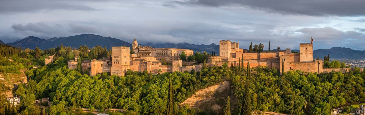 After raining all afternoon... the sun comes out at Al Alhambra, Granada.